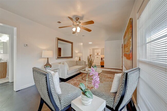 Foto del edificio - 1127 Du Barry Ln