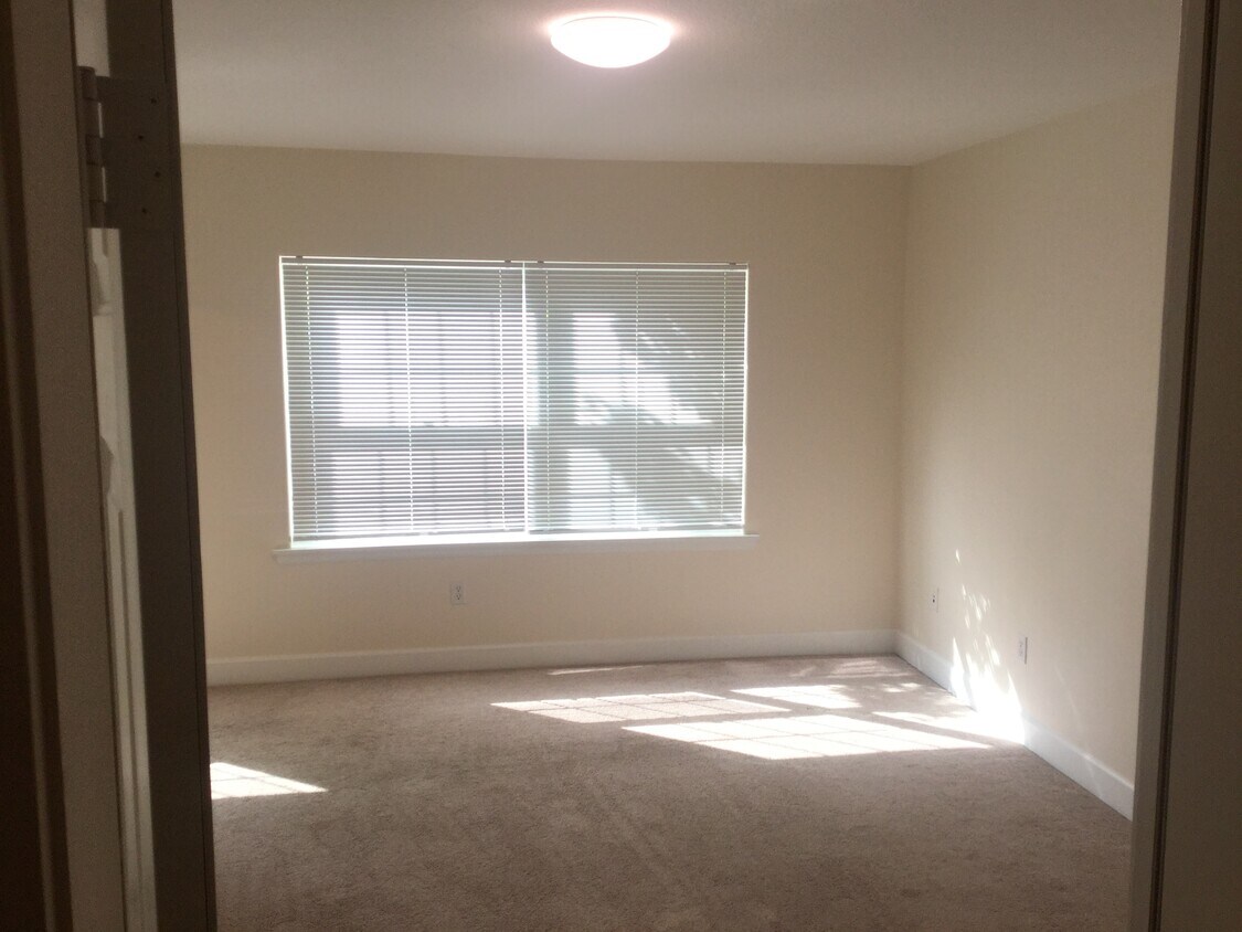 Foto principal - 1200 E 4th St