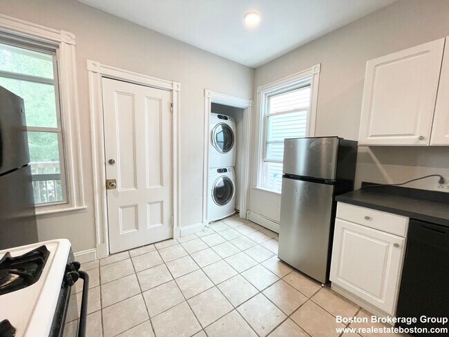 Foto del edificio - 276 E Cottage St