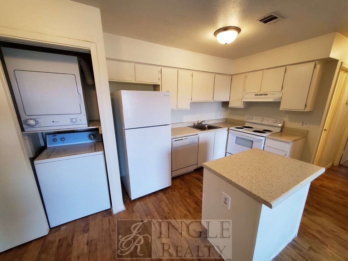 Foto principal - 700 North LBJ Drive