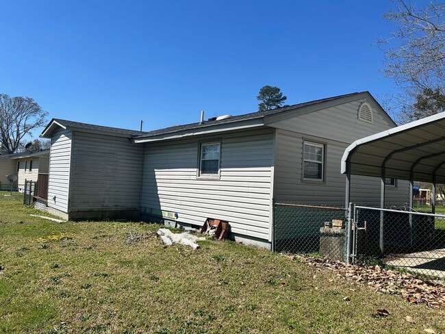 Building Photo - 511 Grey St