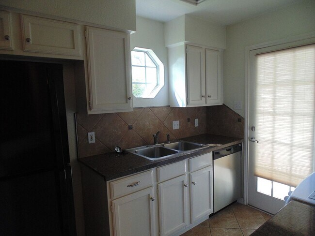 Foto del edificio - Tom Green #102