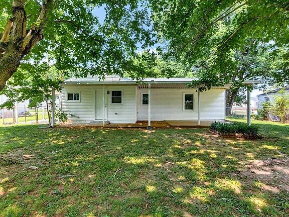 Primary Photo - 1018 Fairway Dr NW