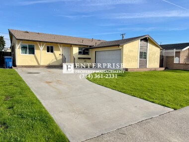 Primary Photo - Immaculate Home Recently Renovated (5561 E...