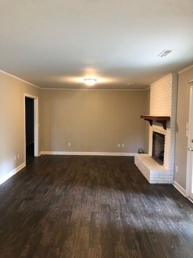 Foto del edificio - Large yard 3Bedroom 2 full bath