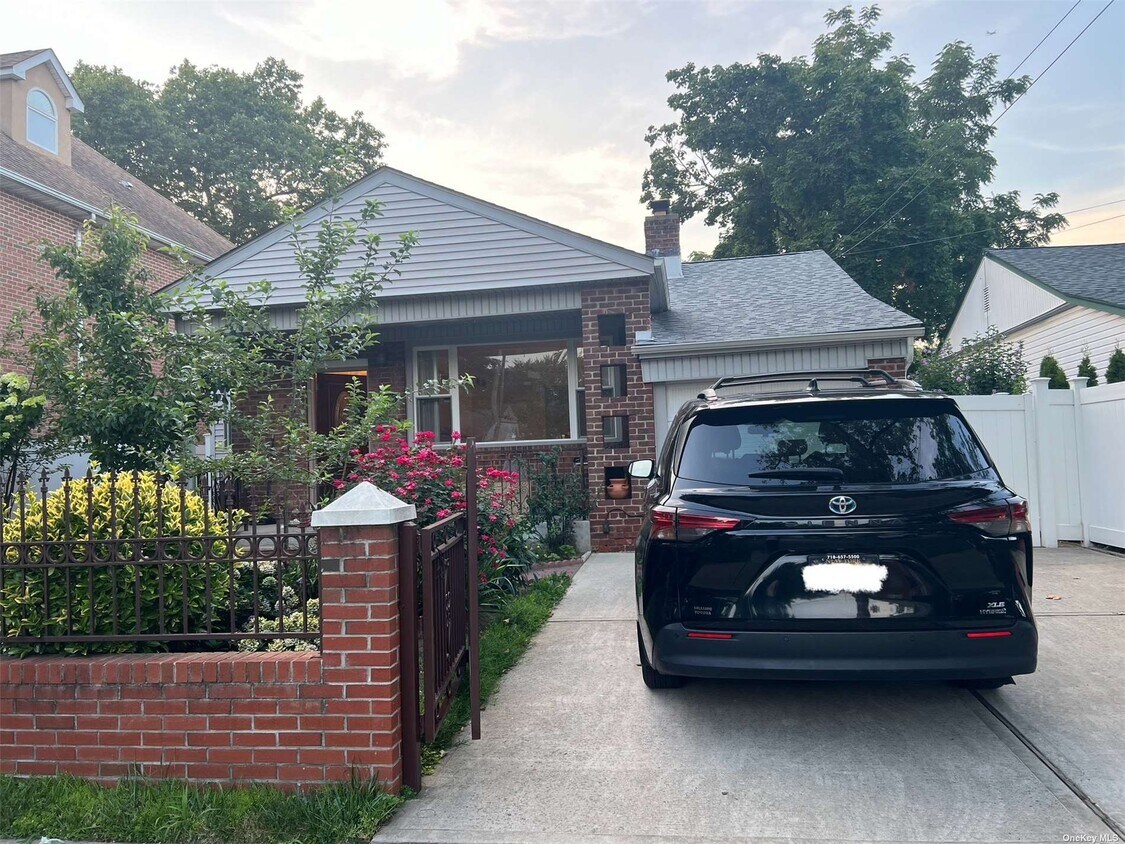 Foto principal - 207-07 43rd Ave