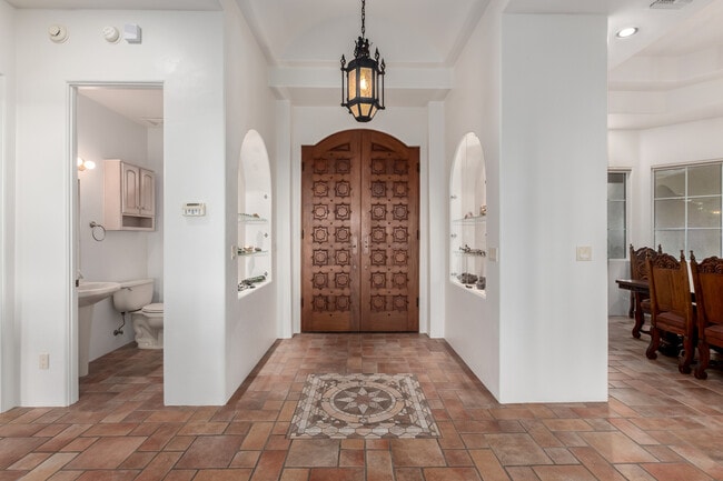 Catalina Foothills 4 bedroom 4 bath Home located in prestigious Canyon Ridge. 270-degree VIEWS! - 4667 N Rocky Crest Plz