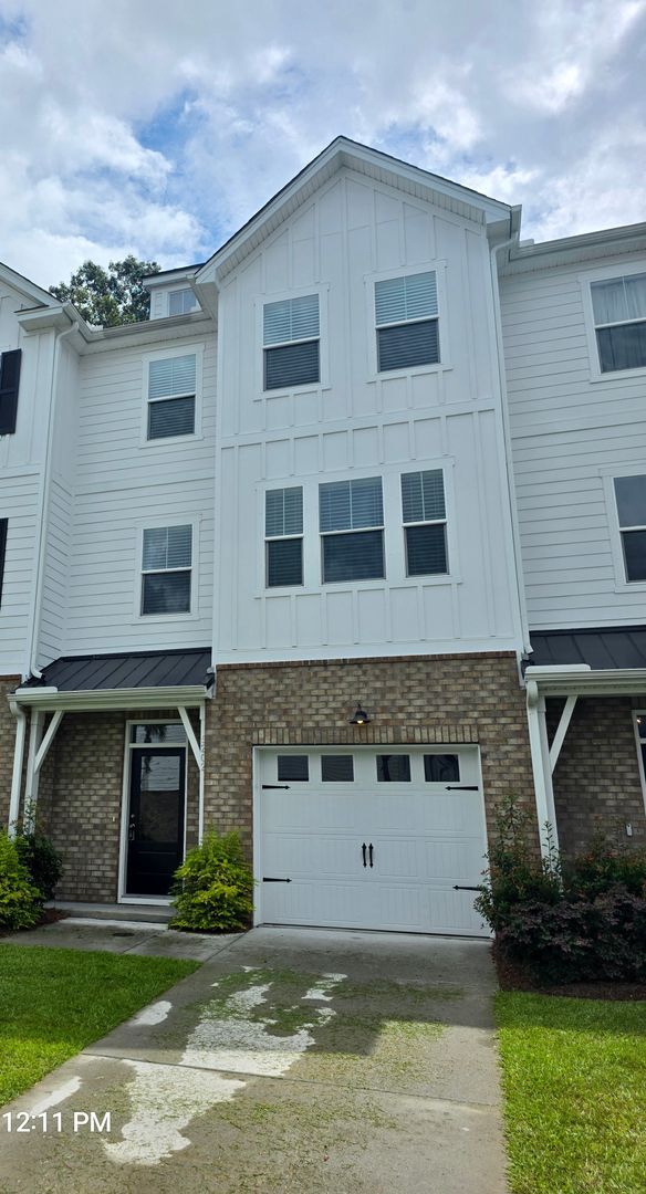 Building Photo - 5202 New Palm Ct