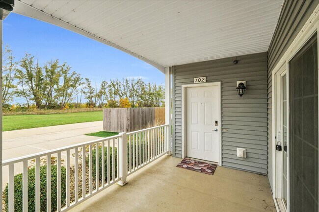 Building Photo - NEW LISTING!! 2 bedroom, 2 bathroom Condom...