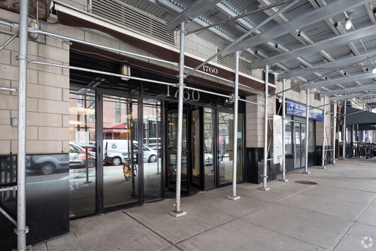 Entrada - Chartwell House