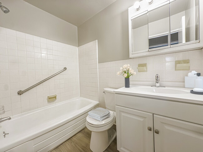 Foto del edificio - Creekside North Apartments