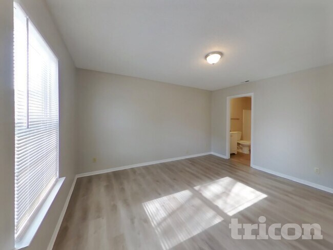 Foto del edificio - 683 Florence Dr