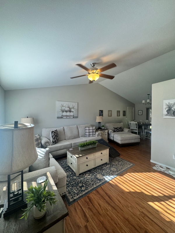 Foto del edificio - 4884 Thrush Ln