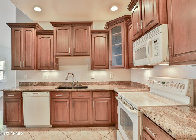 Foto del edificio - 2565 E Southern Ave