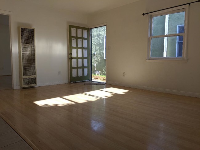 Living room lots of light - 2215 Carmona Ave