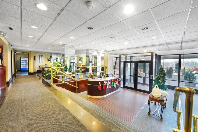 Foto del edificio - 6515 Boulevard E