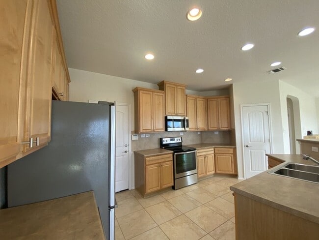 Building Photo - Beautiful Two Story Home In Live Oak!