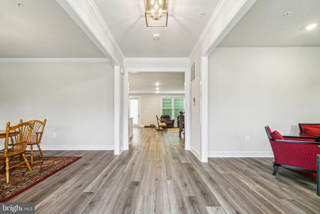 Building Photo - 6536 Clubhouse Dr