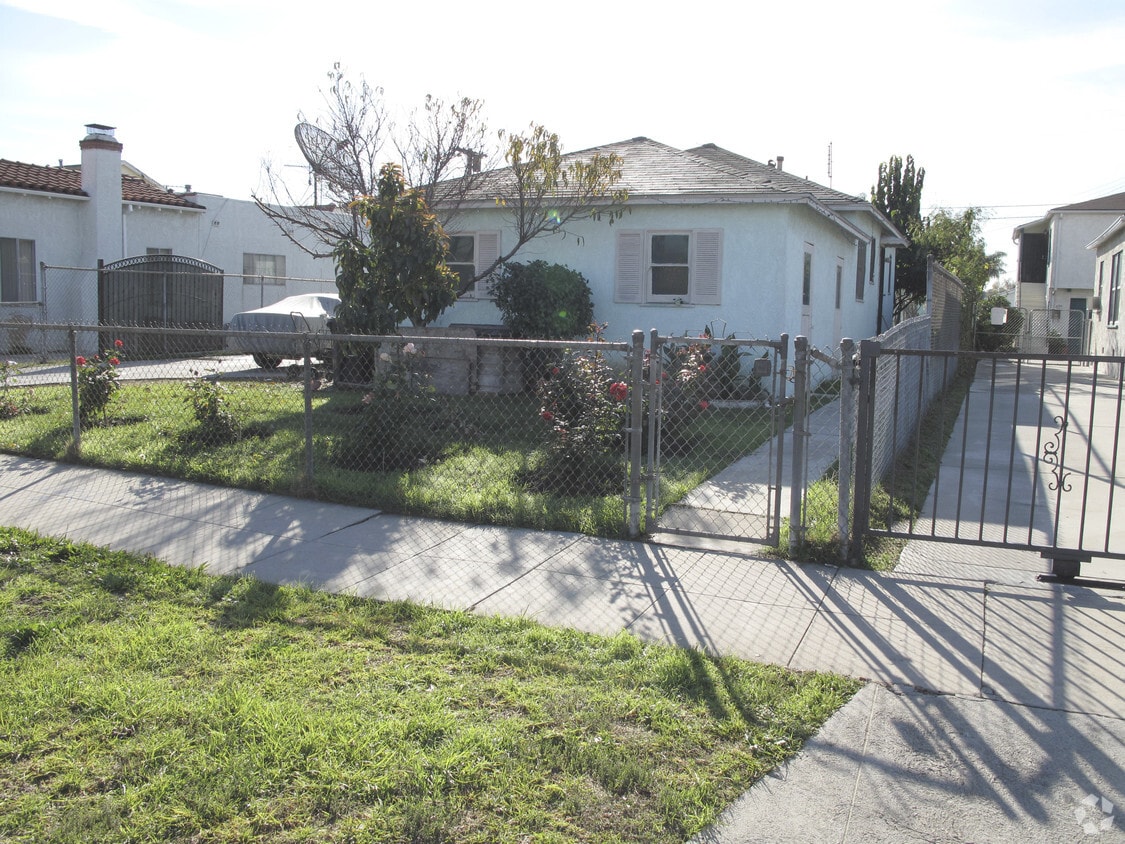 Building Photo - 1554 W 79th St