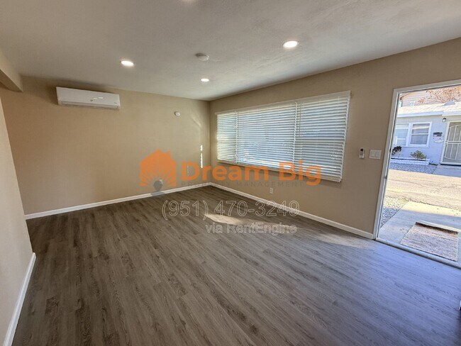 Foto del edificio - 1365 Stillman Ave