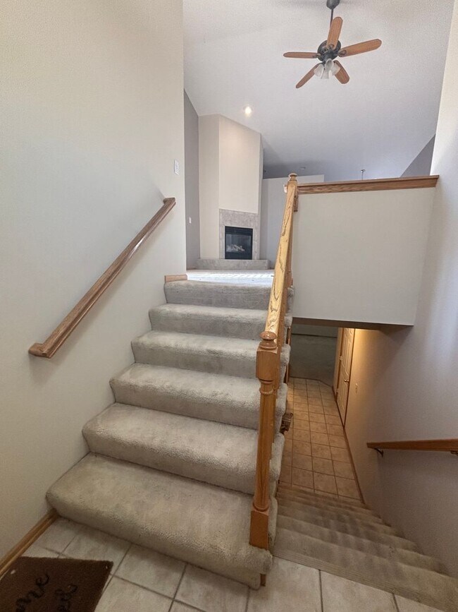Foto del edificio - Spacious 3 bed / 2.5 bath Townhome in Millard