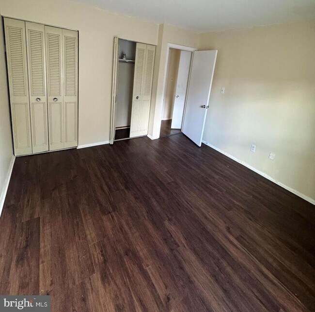 Foto del edificio - 11919 Parklawn Dr