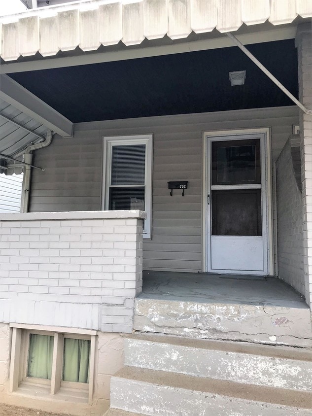 702 Doolittle St, Carnegie, PA 15106 Townhome Rentals in Carnegie PA