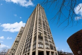 Building Photo - 5445 N Sheridan Rd