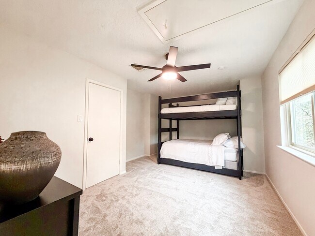 Foto del edificio - 29 Pinewood Forest Ct