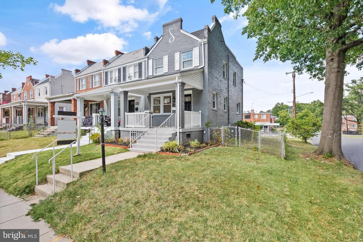 Primary Photo - 1280 Delafield Pl NE