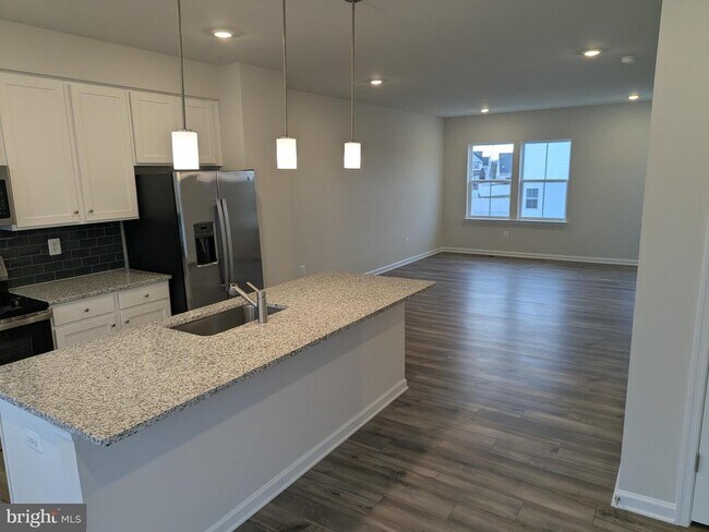 Building Photo - 11 Short Br Dr