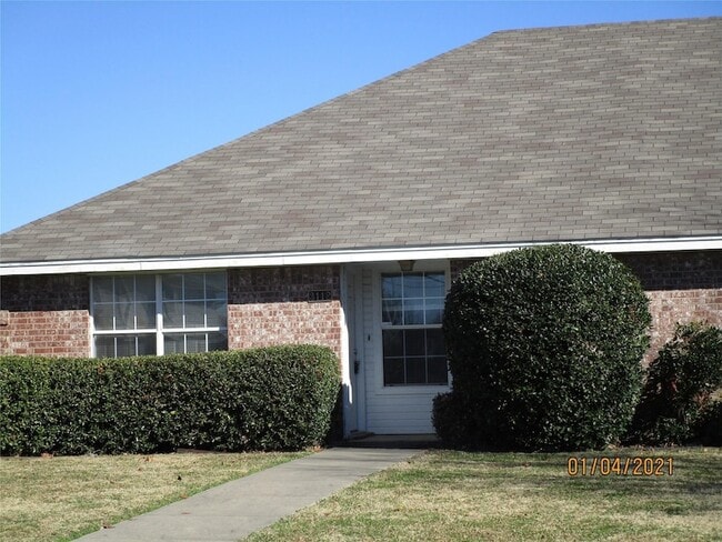 Photo - 3112 Inglewood St Apartment