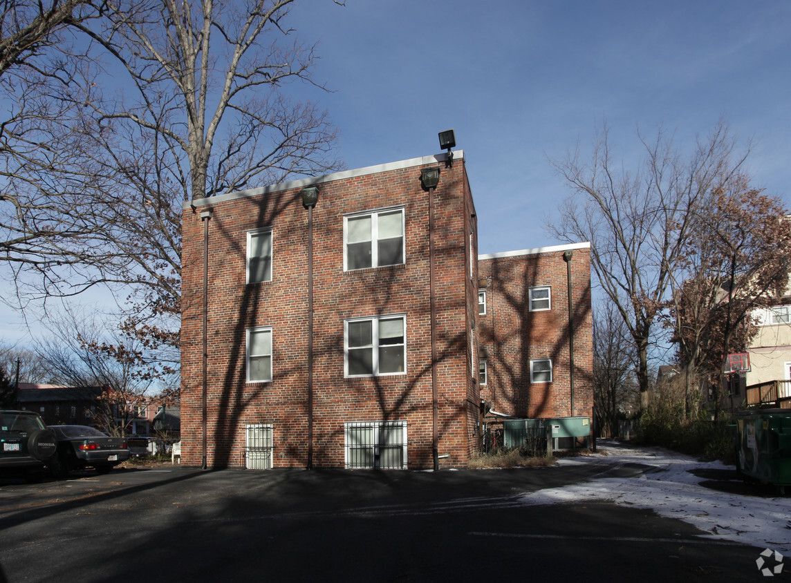 Foto del edificio - 7057 Carroll Ave