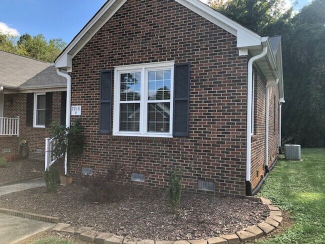 Building Photo - ****** $200 OFF FIRST FULL MONTH OF RENT!! ******