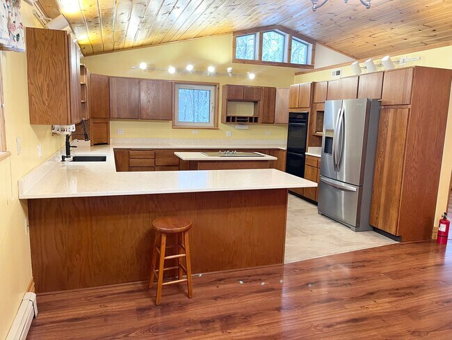 Foto del edificio - Large 4 Bd, 3 Bath House for Rent in North Pole!