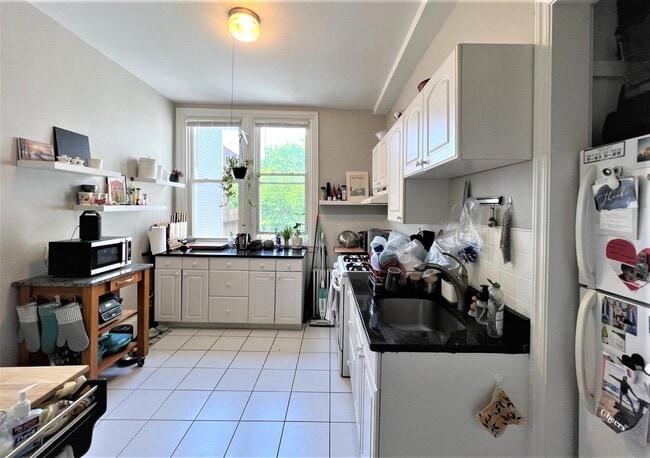 Building Photo - 63 Dana St