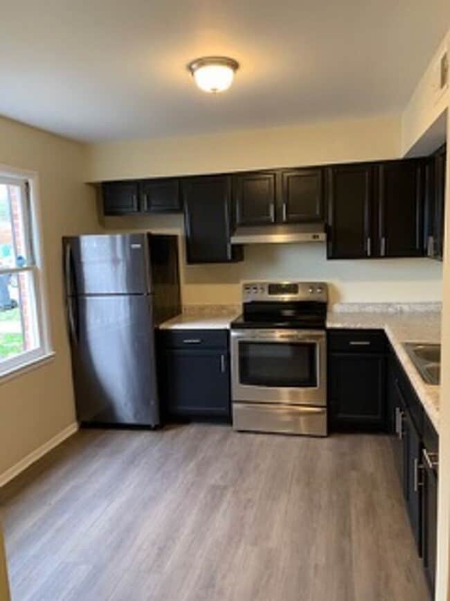 Building Photo - 46849 Flower Dr