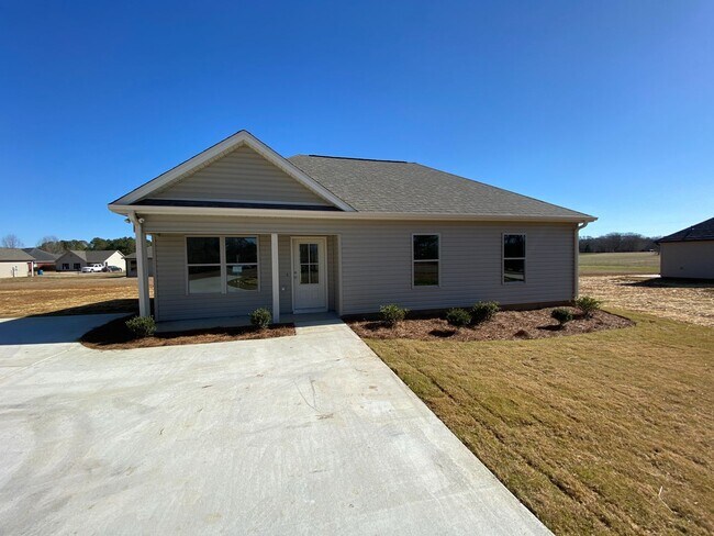 Foto del edificio - Gorgeous Home for Rent in Talladega, AL! A...