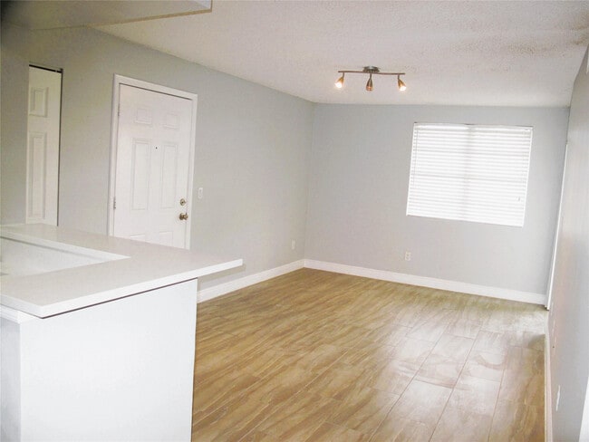 Building Photo - 1263 SW 46th Ave