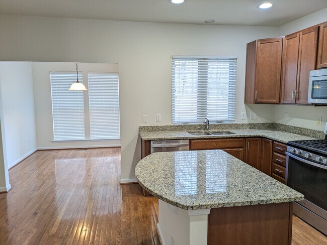 Foto del edificio - Brambleton Elegance: A Spacious Townhome Oasis