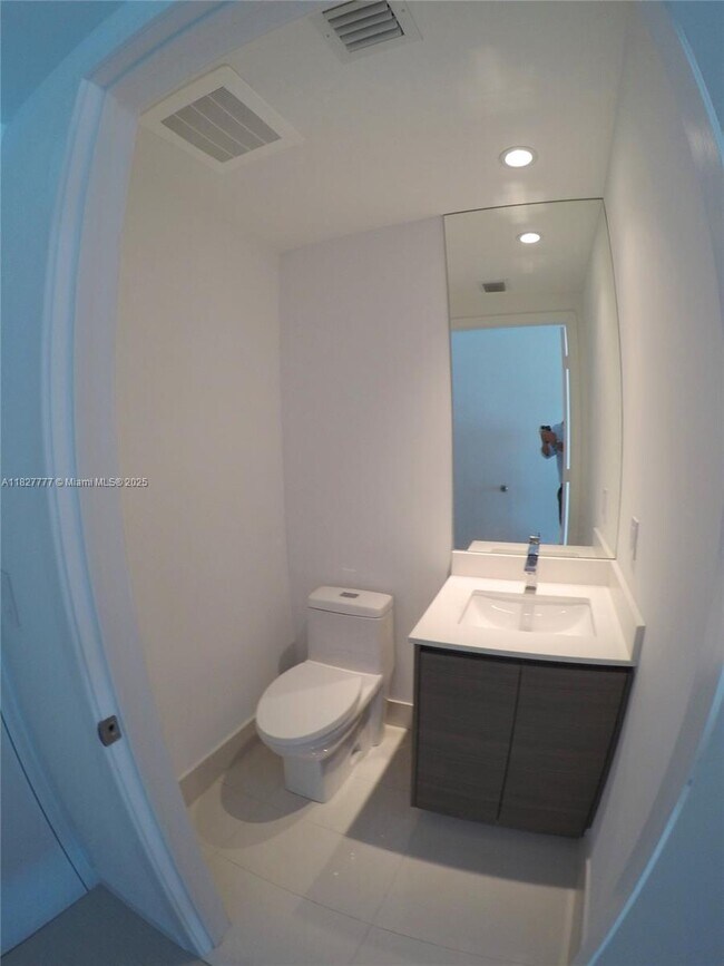 Foto del edificio - 460 NE 28th St