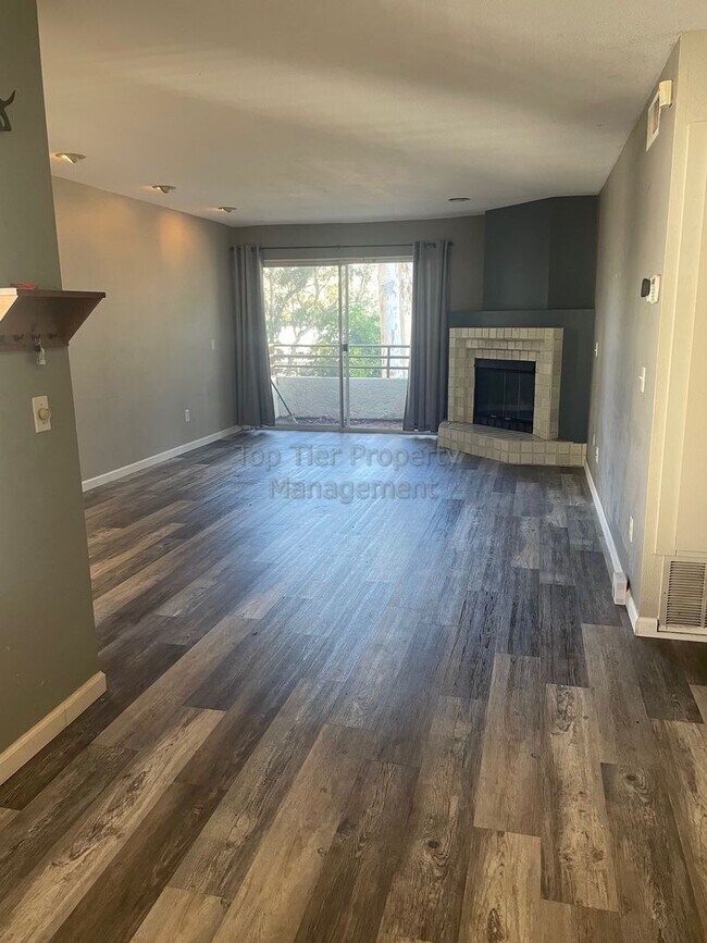 Building Photo - ***2 bed / 2 bath Condo in Pacific Beach -...
