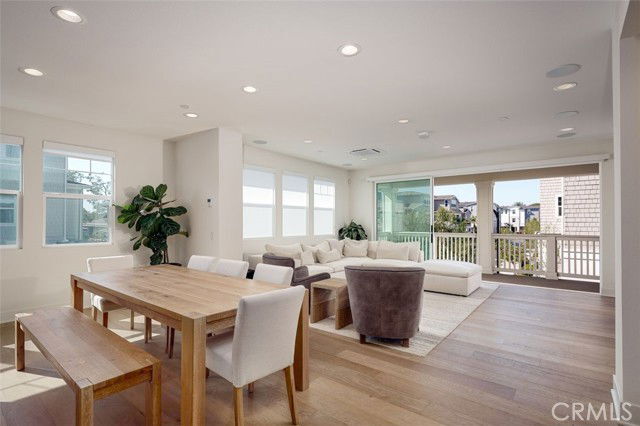 Building Photo - 2100 Cresta Dr