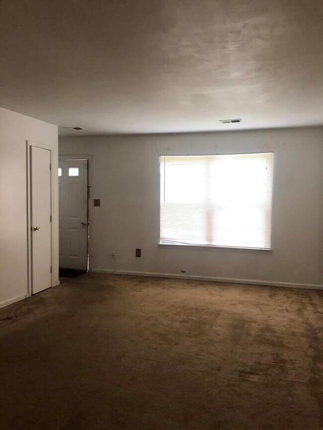 Building Photo - 10703 Cedarwood Dr