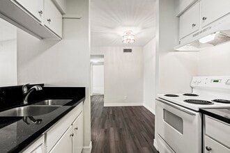 Building Photo - 3300 Pebblebrook Dr