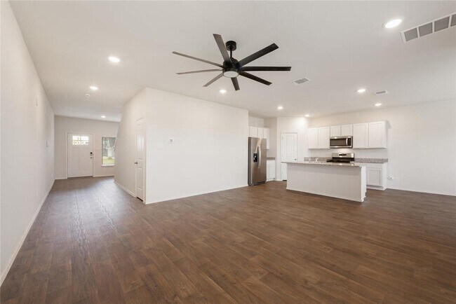 Foto del edificio - 321 Sandringham Lp