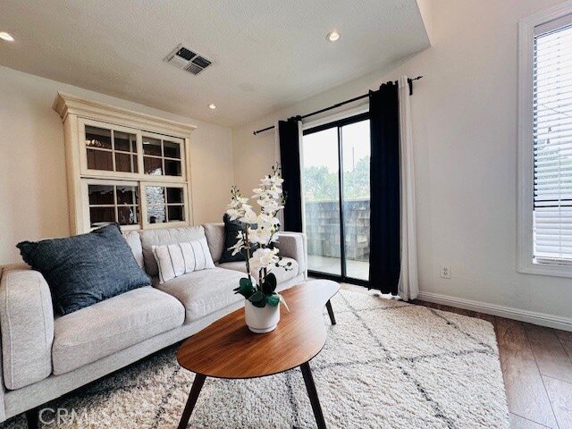 Foto del edificio - 950 W Lambert Road Unit 8