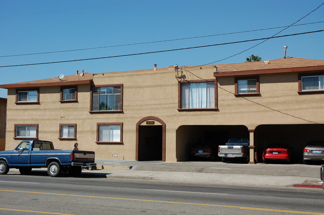 Building Photo - 13135 Vanowen St