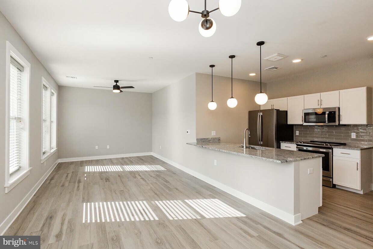 213UNIT213UNI8 JACKSON St, Rohrerstown, PA 17603 Room for Rent in