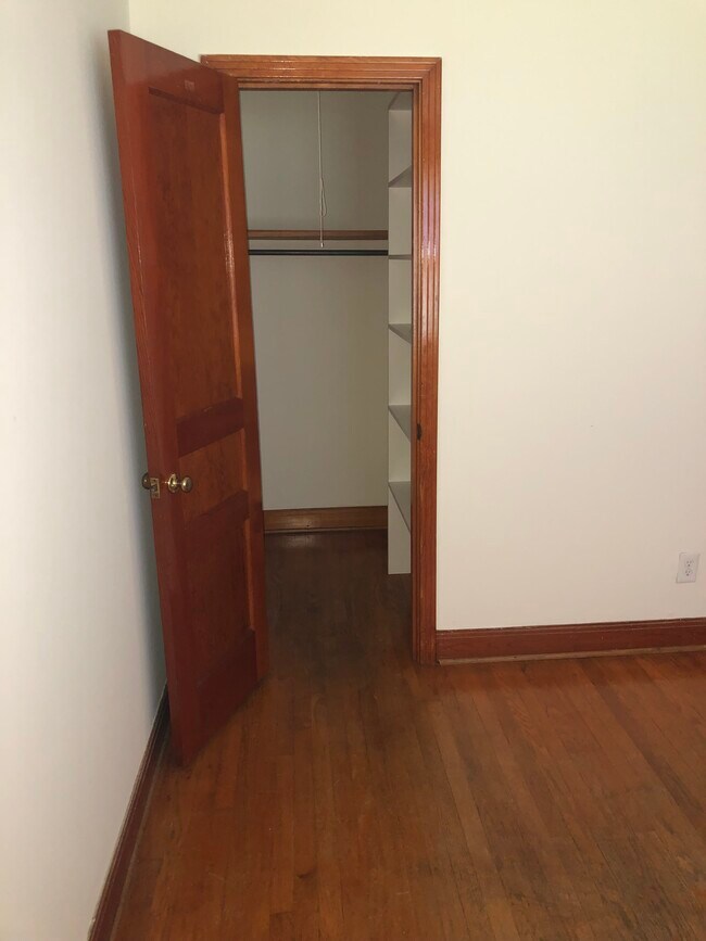 Foto del edificio - 3901B Albert Dr